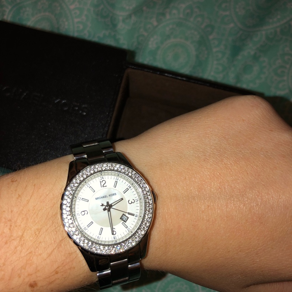 Micheal Kors watch - Picture 3 of 3